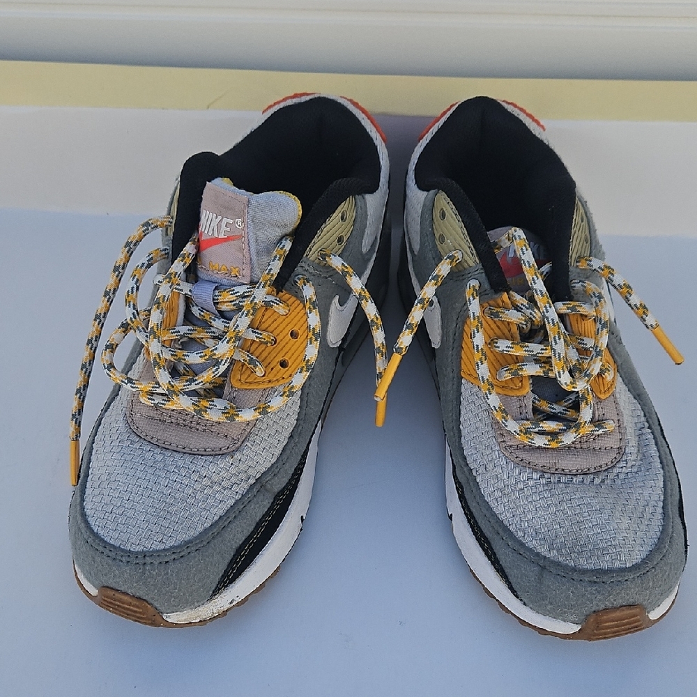 Nike Men's Gray and Yellow Sneakers